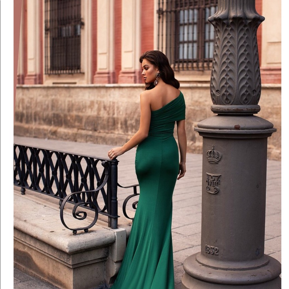 Estrella gown in Emerald by Alamour Label - Picture 2 of 3